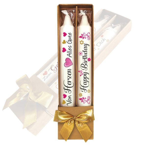 2er Set Kerzen Geburtstagskerzen – Von Herzen & Happy Birthday – Glückwünsche in Geschenkverpackung mit Schleife Sprüche auf Spitzkerzen Stabkerzen mit Tattoofolie im Geschenkset