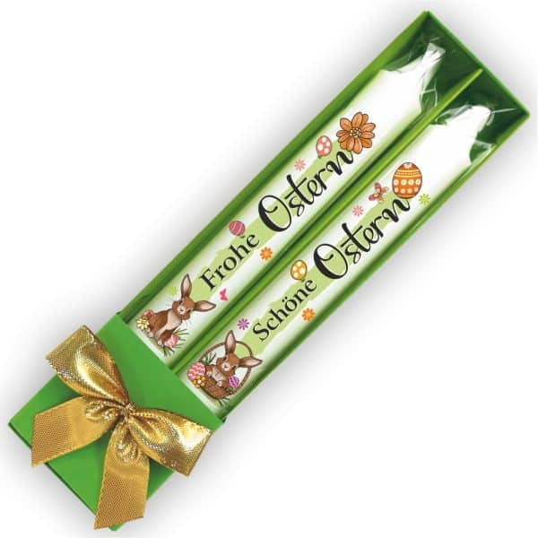 2er Set Kerzen zu Ostern – Frohe Ostern & Schöne Ostern, Grün - in Geschenkverpackung mit Schleife Sprüche auf Spitzkerzen Stabkerzen mit Tattoofolie im Geschenkset