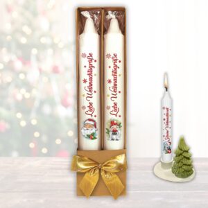 2er Set Weihnachtskerzen, Kerze - Liebe Weihnachtsgrüße, Weihnachtsmann und Wichtel  - Hochwertige Stabkerzen mit weihnachtlichen Motiven, in nachhaltiger Geschenkverpackung mit Schleife
