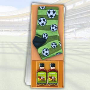 Fußball Geschenk für Männer – Geschenkbox Geschenkset für Fußballfans mit witzigen Socken (Gr. 42-46) und 2x Kräuterlikör (Deutschland 2026), perfektes Herrengeschenk