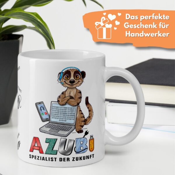 Geschenk Tasse Azubi Spezialist der Zukunft 300ml Kaffeetasse mit Spruch Lustige Bürotasse für Auszubildende - aufn Bürotisch