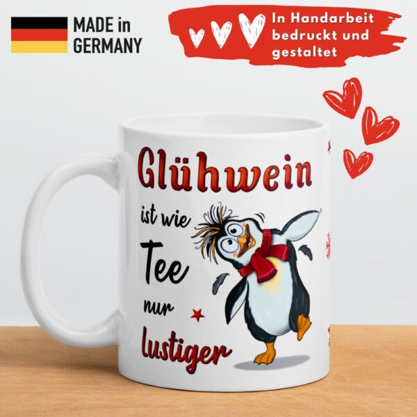 Geschenk Tasse Glühweintasse Pinguin – Beidseitig bedruckte Keramiktasse mit Spruch „Glühwein Glühwein ist wie Tee, nur lustiger“ – 300ml – Spülmaschinenfest – Lustige Weihnachts Geschenkidee - qualität2