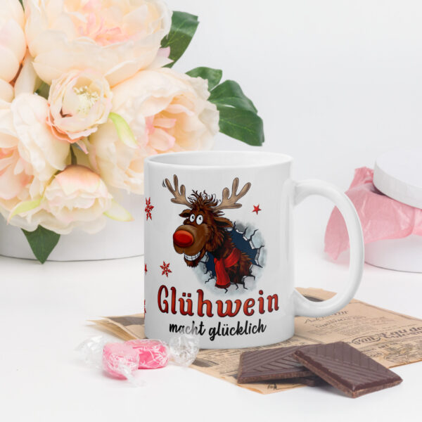 Geschenk Tasse Glühweintasse Rentier – Beidseitig bedruckte Keramiktasse mit Spruch „Glühwein macht glücklich“ – 300ml – Spülmaschinenfest – Lustige Weihnachts Geschenkidee - m Deko2
