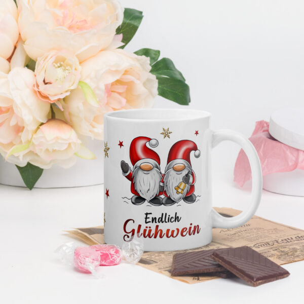 Geschenk Tasse Glühweintasse Wichtel – Beidseitig bedruckte Keramiktasse mit Spruch „Endlich Glühwein“ – 300ml – Spülmaschinenfest – Lustige Weihnachts Geschenkidee - m Deko2