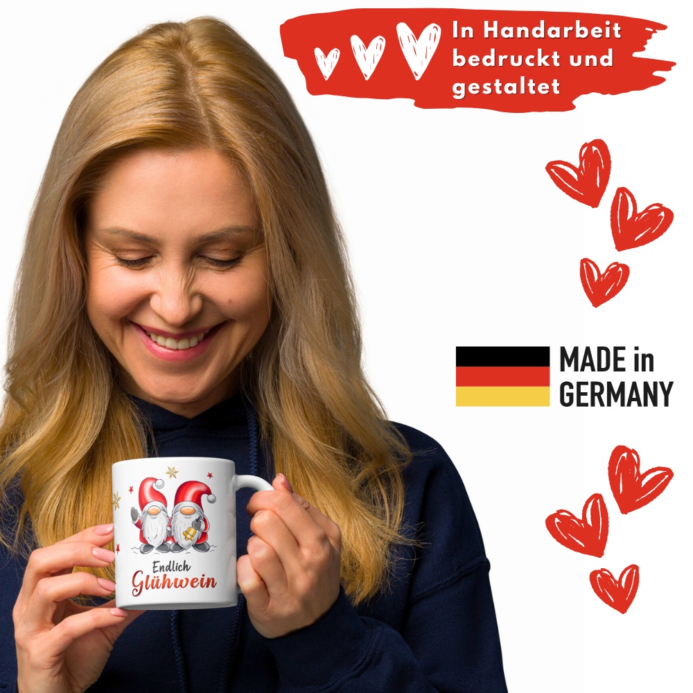 Geschenk Tasse Glühweintasse Wichtel – Beidseitig bedruckte Keramiktasse mit Spruch „Endlich Glühwein“ – 300ml – Spülmaschinenfest – Lustige Weihnachts Geschenkidee - qualität