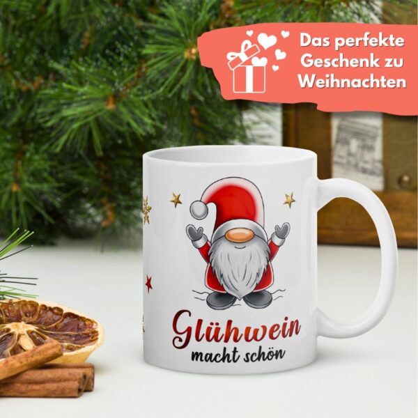 Geschenk Tasse Glühweintasse Wichtel – Beidseitig bedruckte Keramiktasse mit Spruch „Glühwein macht schön“ – 300ml – Spülmaschinenfest – Lustige Weihnachts Geschenkidee - beidseitig (2)