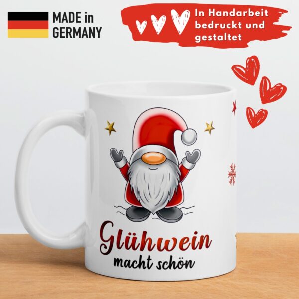 Geschenk Tasse Glühweintasse Wichtel – Beidseitig bedruckte Keramiktasse mit Spruch „Glühwein macht schön“ – 300ml – Spülmaschinenfest – Lustige Weihnachts Geschenkidee - qualität2