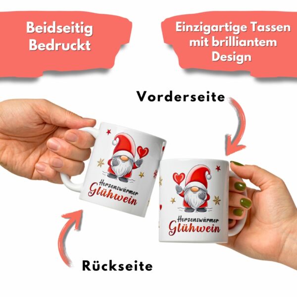 Geschenk Tasse Glühweintasse Wichtel – Beidseitig bedruckte Keramiktasse mit Spruch „Herzenswärmer Glühwein“ – 300ml – Spülmaschinenfest – Lustige Weihnachts Geschenkidee - Druck2