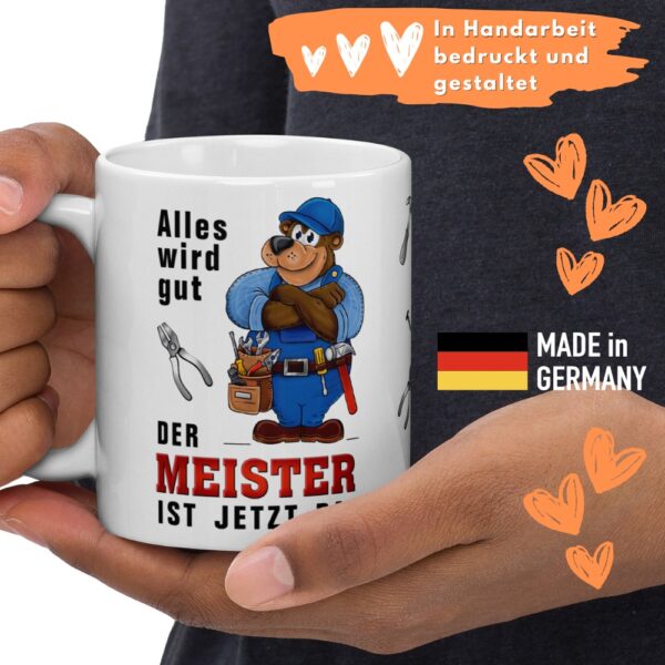 Geschenk Tasse Kaffeetasse mit Spruch - Alles wird gut der Meister ist da - für Handwerker Heimwerker Bauarbeiter - Qualität made in Germany