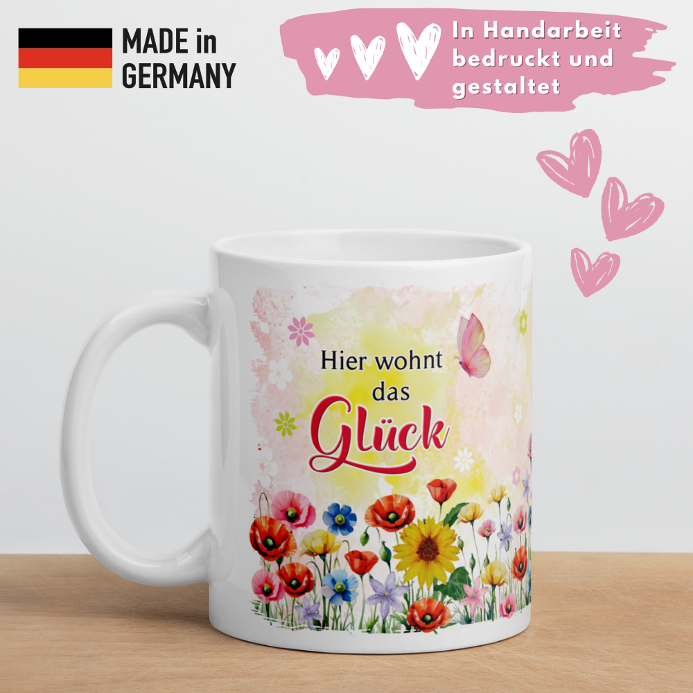 Kaffeetasse - Hier wohnt das Glück - Keramik Tasse mit Geschenkverpackung zum Geburtstag Muttertag Beidseitig mit rosa und roten Herzen bedruckt - qualität
