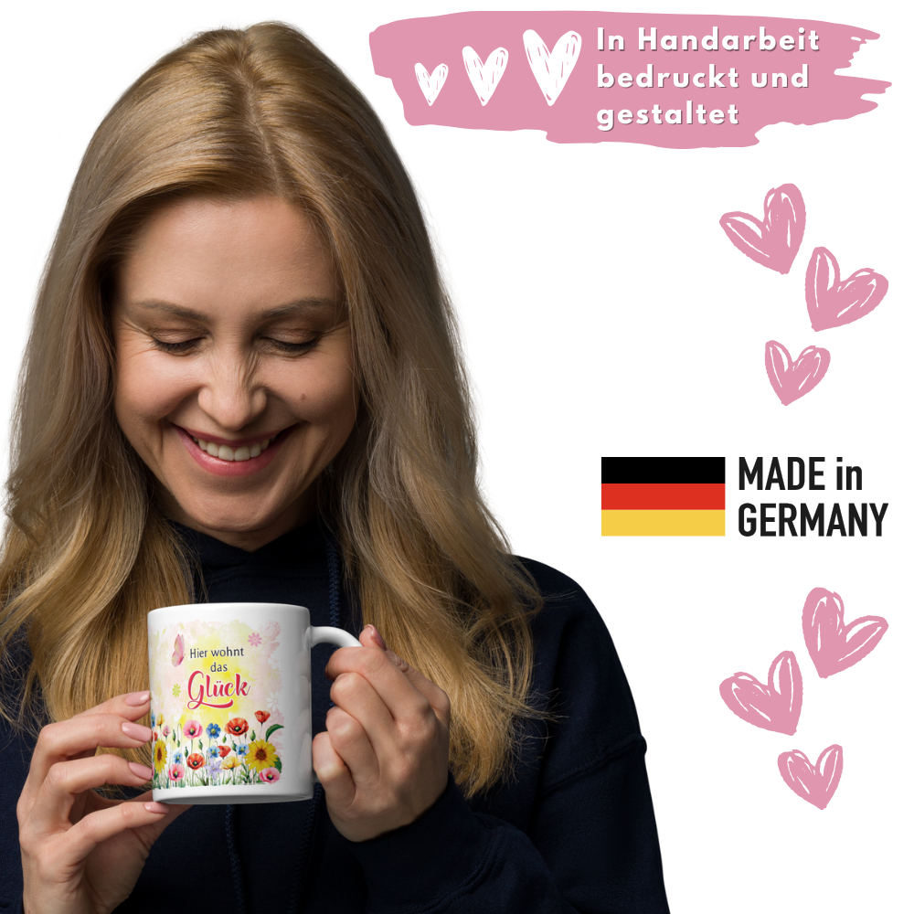 Kaffeetasse - Hier wohnt das Glück - Keramik Tasse mit Geschenkverpackung zum Geburtstag Muttertag Beidseitig mit rosa und roten Herzen bedruckt - qualität2