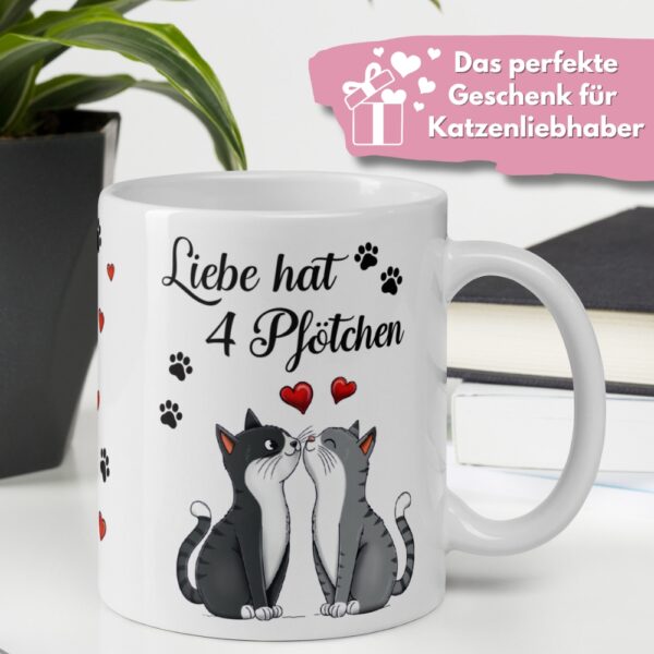 Katzentasse Katzen Tasse Kaffeetasse mit Spruch - Liebe hat vier Pfoten - Geschenk für Katzenliebhaber - Geschenkidee auf Schreibtisch