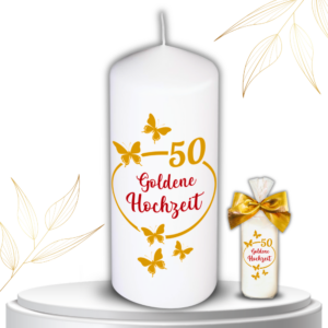 Kerze zur Goldenen Hochzeit und Schmetterling – Edles Geschenk Goldene Hochzeit für Ehepaare & Eltern – Stumpenkerze Geschenkfolie & Goldener Schleife – Deko Geschenkidee zum Goldenen Hochzeitstag