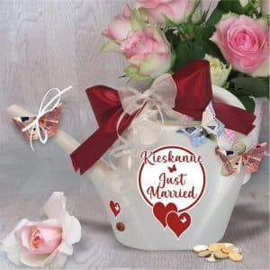 Kieskanne Hochzeit just married Geldgeschenk Gießkanne Geschenk zur Hochzeit dekoriert mit Geldstücken und Geldscheinen andrea-geschenke.de