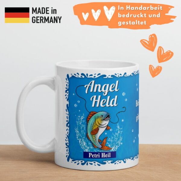 Lustige Angel-Tasse Angel Held – Petri Heil Geschenk für Angler – 300 ml Keramiktasse – Spülmaschinenfest, farbecht – Perfekte Geschenkidee für Fischer - made in germany2