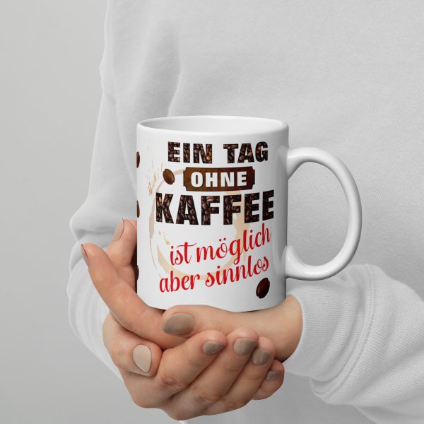 Lustige Tasse Kaffeetasse für Kaffeeliebhaber – Ein Tag ohne Kaffee ist möglich aber sinnlos – Becher Perfektes Geschenk für Kaffee-Junkies, Kollegen & Freunde - in der Hand