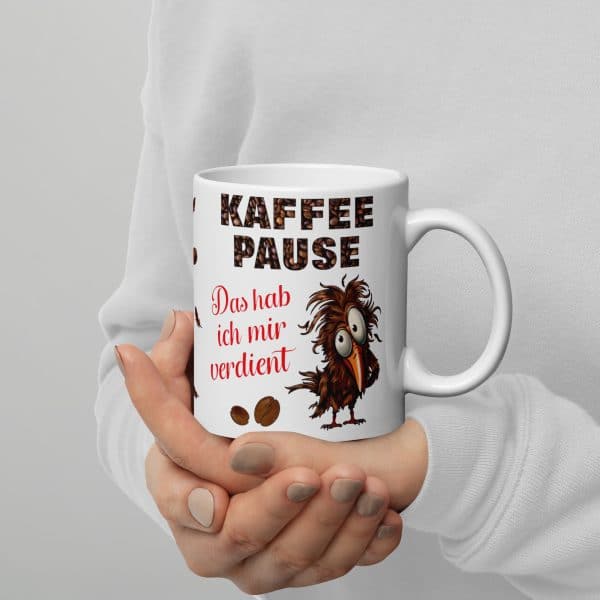 Lustige Tasse Kaffeetasse für Kaffeeliebhaber – Kaffeepause „Das hab ich mir verdient“ – Becher Perfektes Geschenk für Kaffee-Junkies, Kollegen & Freunde - in der Hand