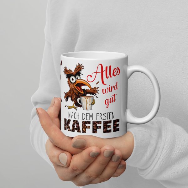 Lustige Tasse Kaffeetasse für Kaffeeliebhaber – „Alles wird gut nach dem ersten Kaffee“ – Becher Perfektes Geschenk für Kaffee-Junkies, Kollegen & Freunde - in der Hand