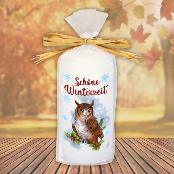 Motivkerze Tiere Stumpenkerze – Schöne Winterzeit, Eule - Kerze in Geschenkverpackung mit Schleife moderne Motive Herbstmotiv Wintermotiv auf Tattoofolie Schiebefolie - einzeln