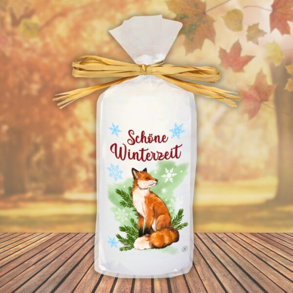 Motivkerze Tiere Stumpenkerze – Schöne Winterzeit, Fuchs - Kerze in Geschenkverpackung mit Schleife moderne Motive Herbstmotiv Wintermotiv auf Tattoofolie Schiebefolie - einzeln