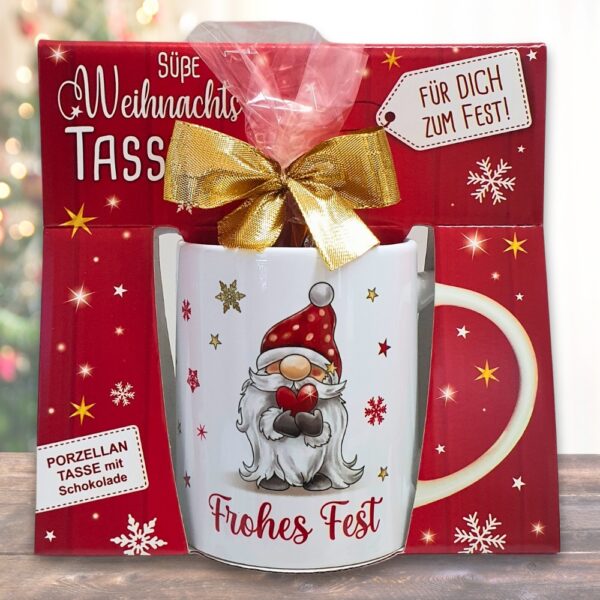 Süße Weihnachtstasse - Wichtel Frohes Fest - Kaffeetasse Geschenk Tasse mit Spruch und Schokolade mit Geschenkverpackung zu Weihnachten deidseitig bedruckt - mit Hintergrund