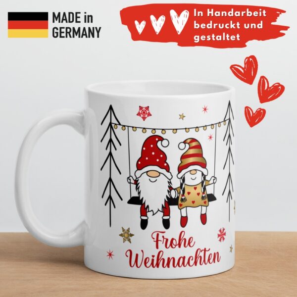 Süße Weihnachtstasse - Wichtel Paar - Kaffeetasse Geschenk Tasse mit Spruch und Schokolade mit Geschenkverpackung zu Weihnachten deidseitig bedruckt - Qualität made in germany 2