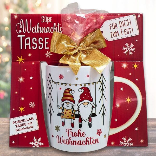 Süße Weihnachtstasse - Wichtel Paar - Kaffeetasse Geschenk Tasse mit Spruch und Schokolade mit Geschenkverpackung zu Weihnachten deidseitig bedruckt - mit Hintergrund