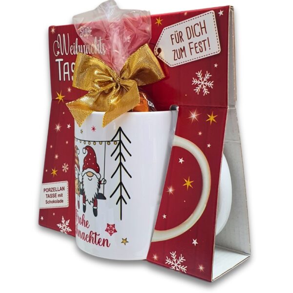 Süße Weihnachtstasse - Wichtel Paar - Kaffeetasse Geschenk Tasse mit Spruch und Schokolade mit Geschenkverpackung zu Weihnachten deidseitig bedruckt - schräg