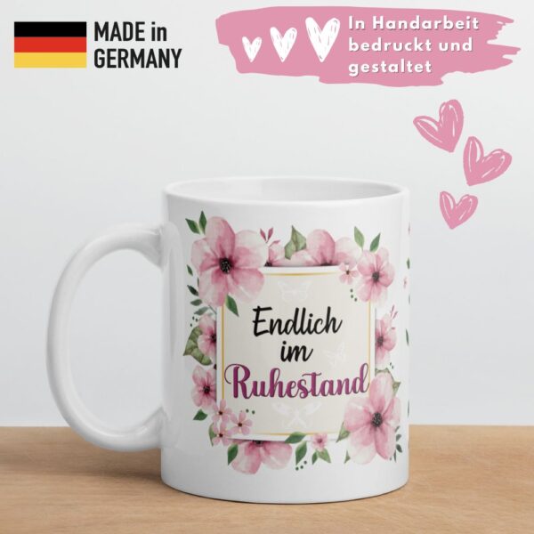 Tasse Kaffee-Becher Kaffeetasse „Endlich im Ruhestand“ – Lustiges Rentner Geschenk für Frauen – Hochwertige Keramik-Tasse – Geschenkidee zum Renteneintritt & Ruhestand - made in germany