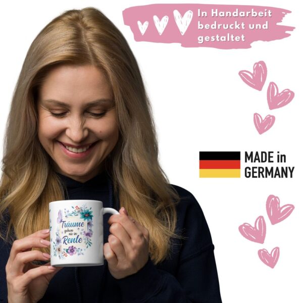 Tasse Kaffee-Becher Kaffeetasse „Träume gehen nie in Rente“ – Lustiges Rentner Geschenk für Frauen – Hochwertige Keramik-Tasse – Geschenkidee zum Renteneintritt & Ruhestand - made in germany v2