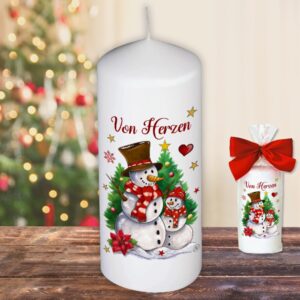 Weihnachtskerze Stumpenkerze – Von Herzen, Schneemänner - Kerze in Geschenkverpackung mit Schleife zu Weihnachten moderne Motive auf Tattoofolie Schiebefolie